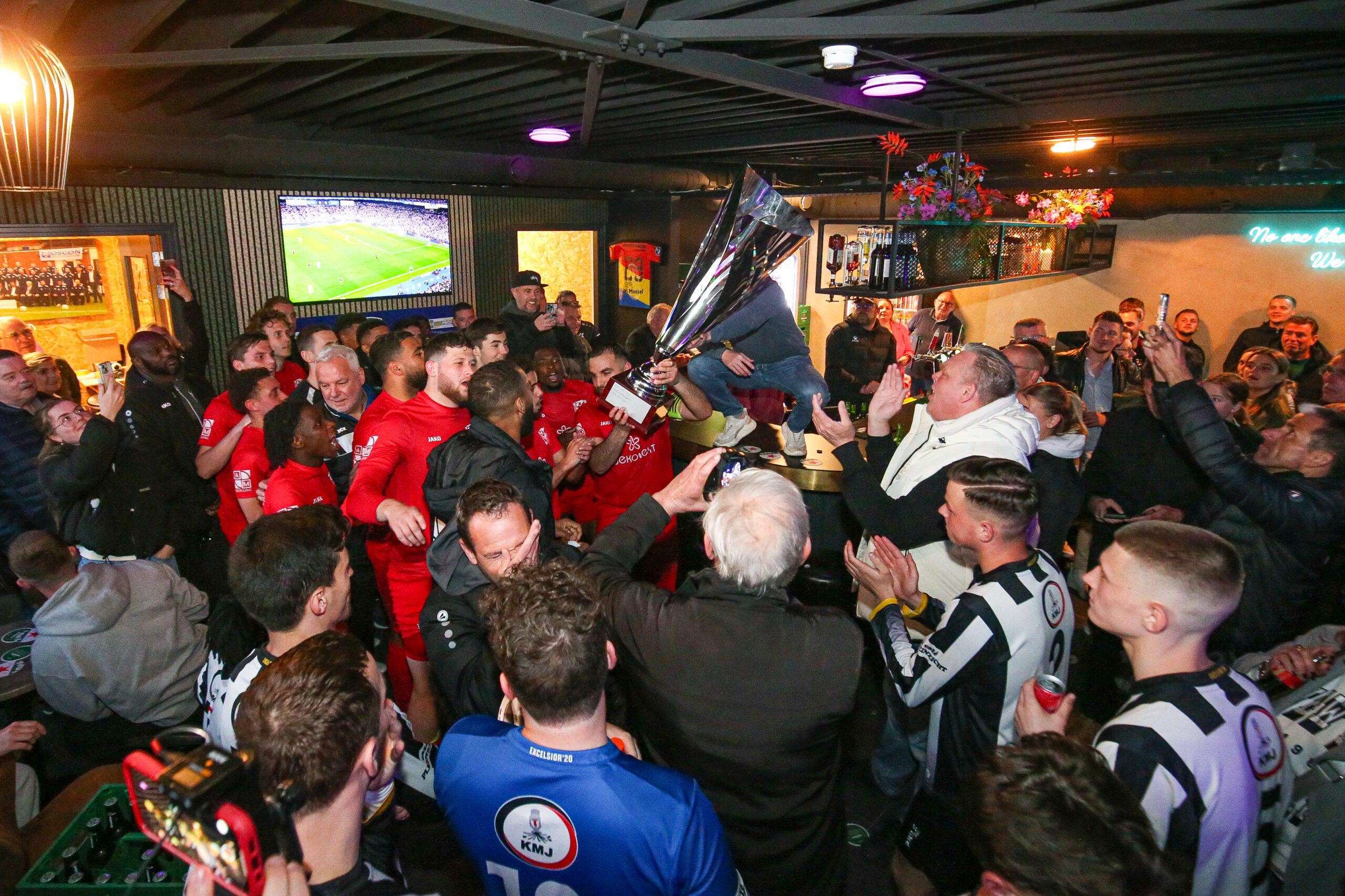 Zwaluwen met strafschoppen langs Excelsior’20 tijdens succesvolle supercup op vlaardingse bodem (+VIDEO) Zwaluwen met strafschoppen langs Excelsior’20 tijdens succesvolle supercup op vlaardingse bodem (+VIDEO)